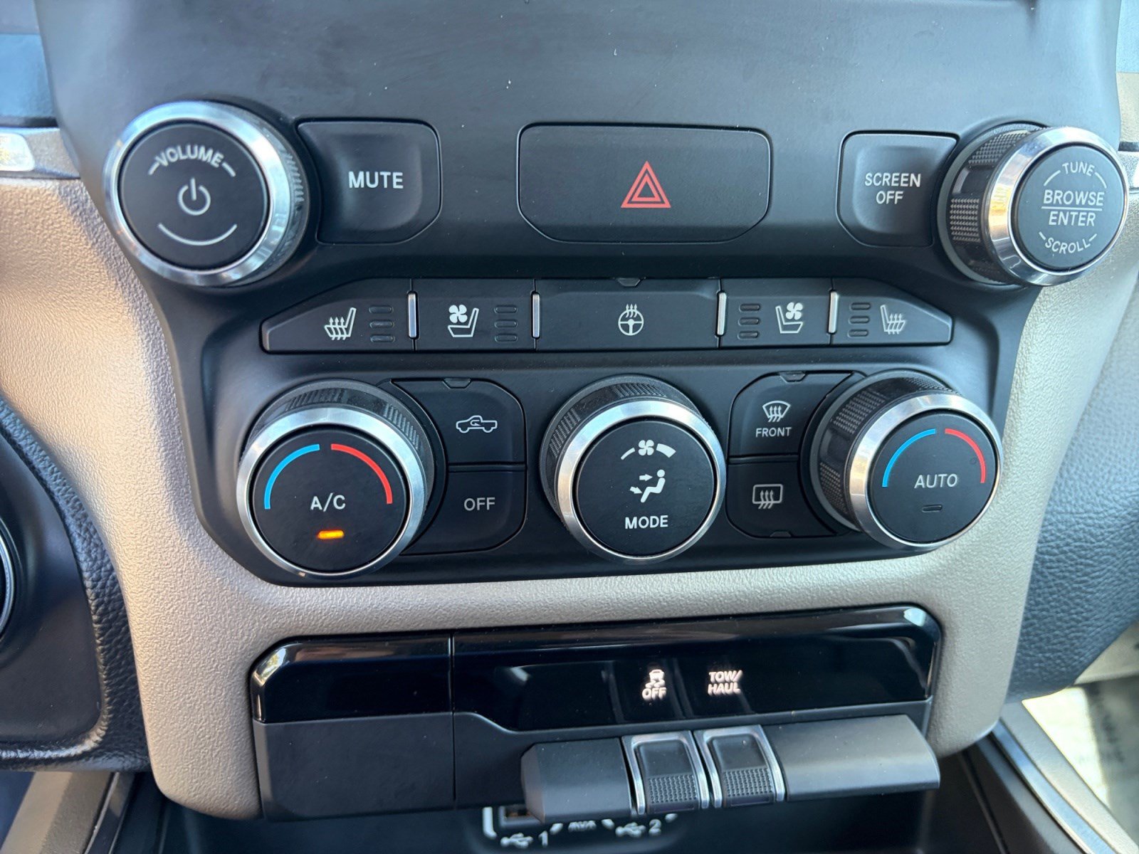 Used 2021 RAM 1500 Laramie AWD/4WD image 21