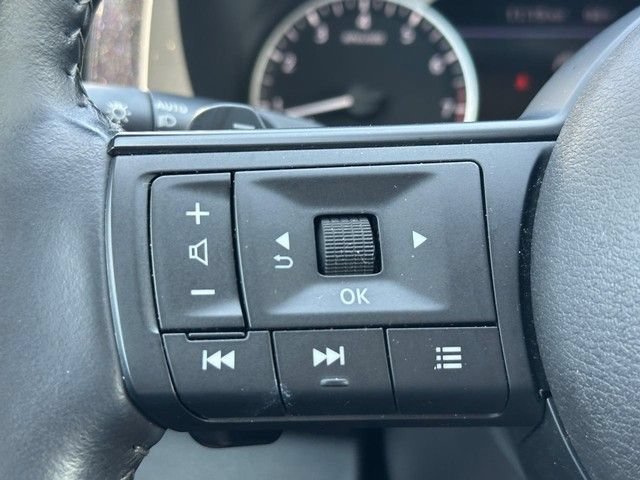 Used 2025 Nissan Pathfinder SV AWD/4WD image 18