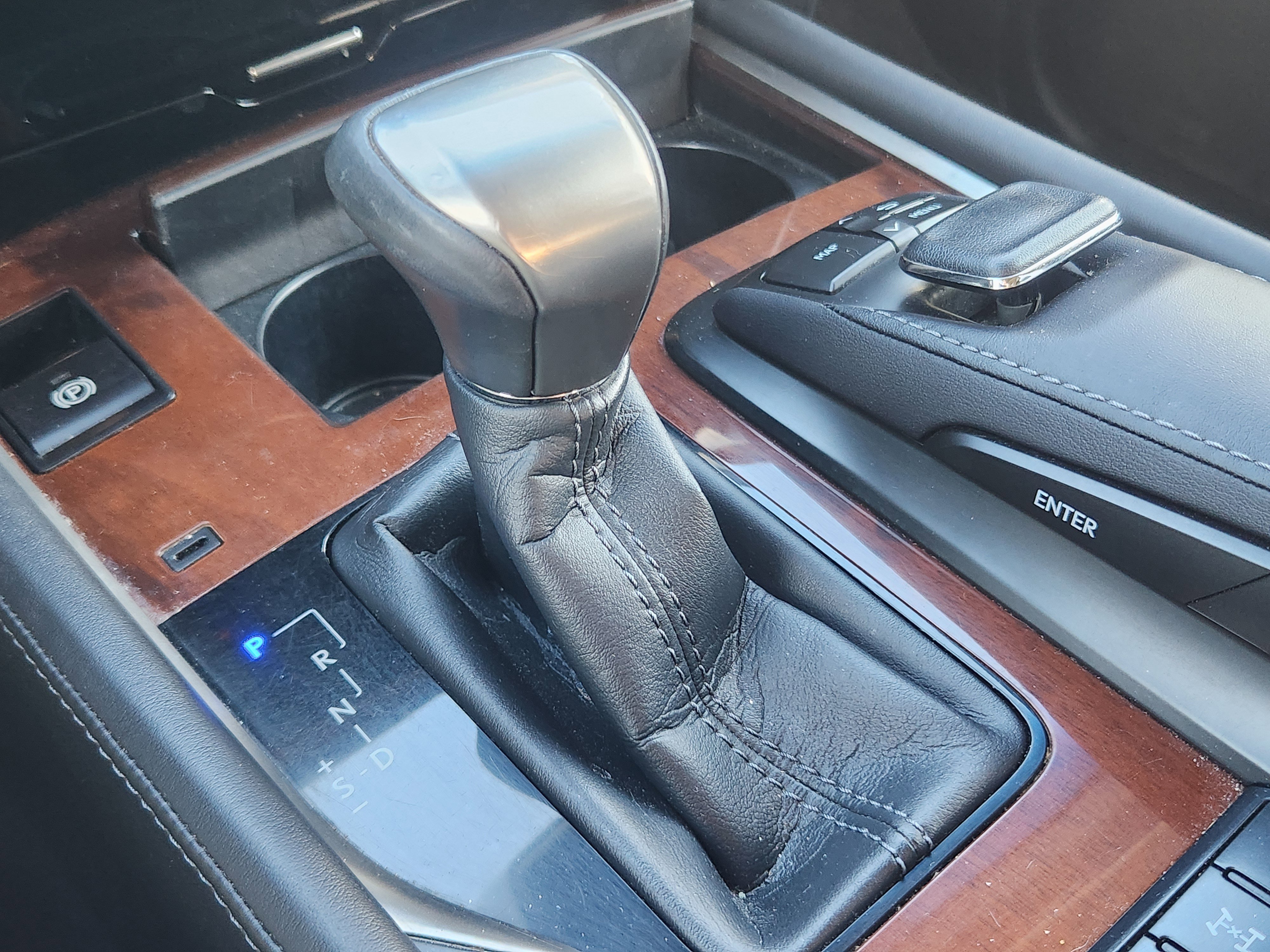 Used 2017 Lexus LX 570 4WD w/ Luxury Package image 11