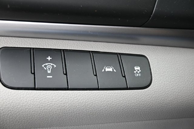Used 2020 Hyundai Elantra SE FWD image 23