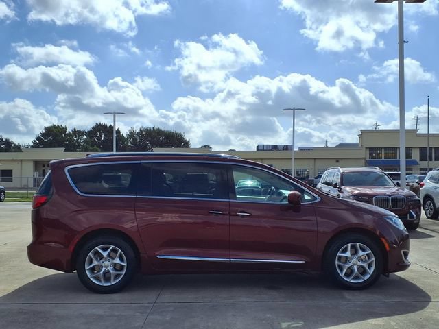 Used 2017 Chrysler Pacifica Touring-L Plus w/ Advanced Safetytec Group FWD image 21
