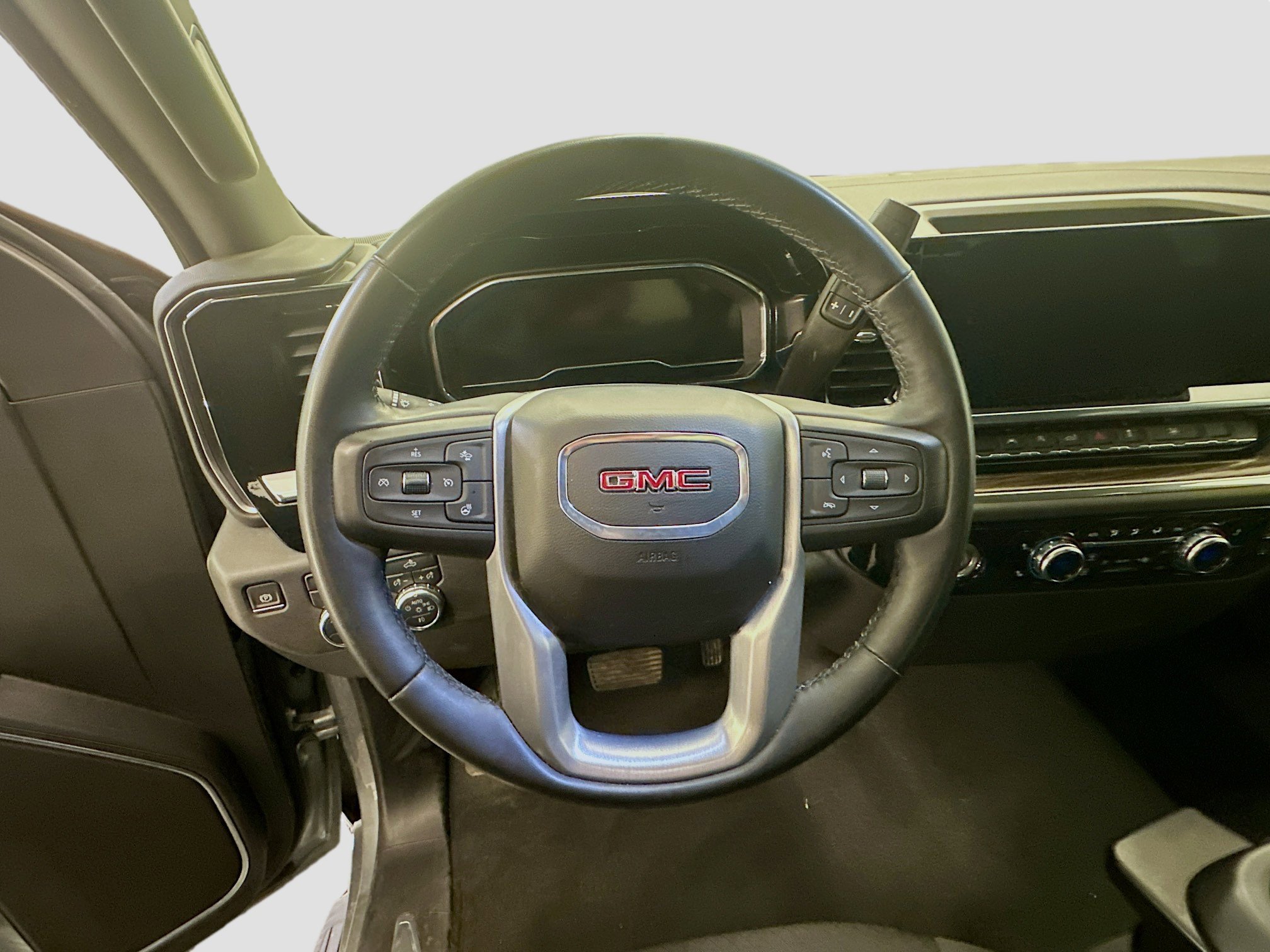 Used 2024 GMC Sierra 1500 Elevation image 18