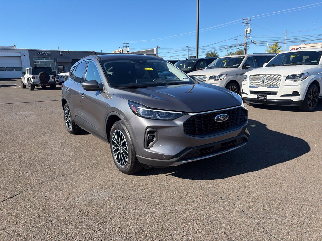 Used 2023 Ford Escape SE w/ PHEV Premium Package FWD image 8