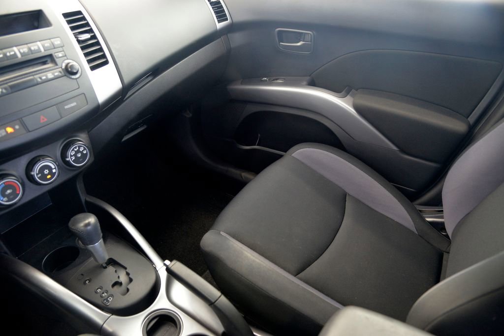 Used 2008 Mitsubishi Outlander ES FWD image 25