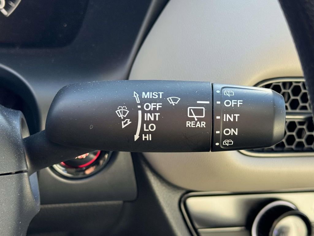 Used 2025 Honda HR-V LX image 19