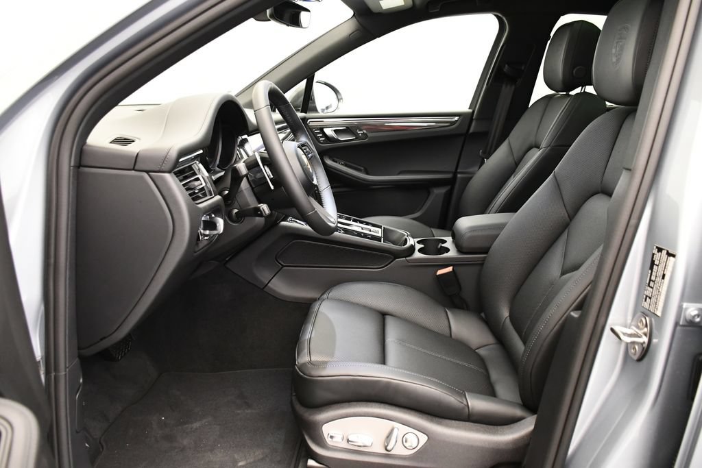 Certified 2026 Porsche Macan Turbo AWD/4WD image 40
