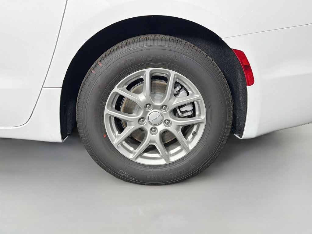 New 2027 Chrysler Pacifica LX FWD image 31