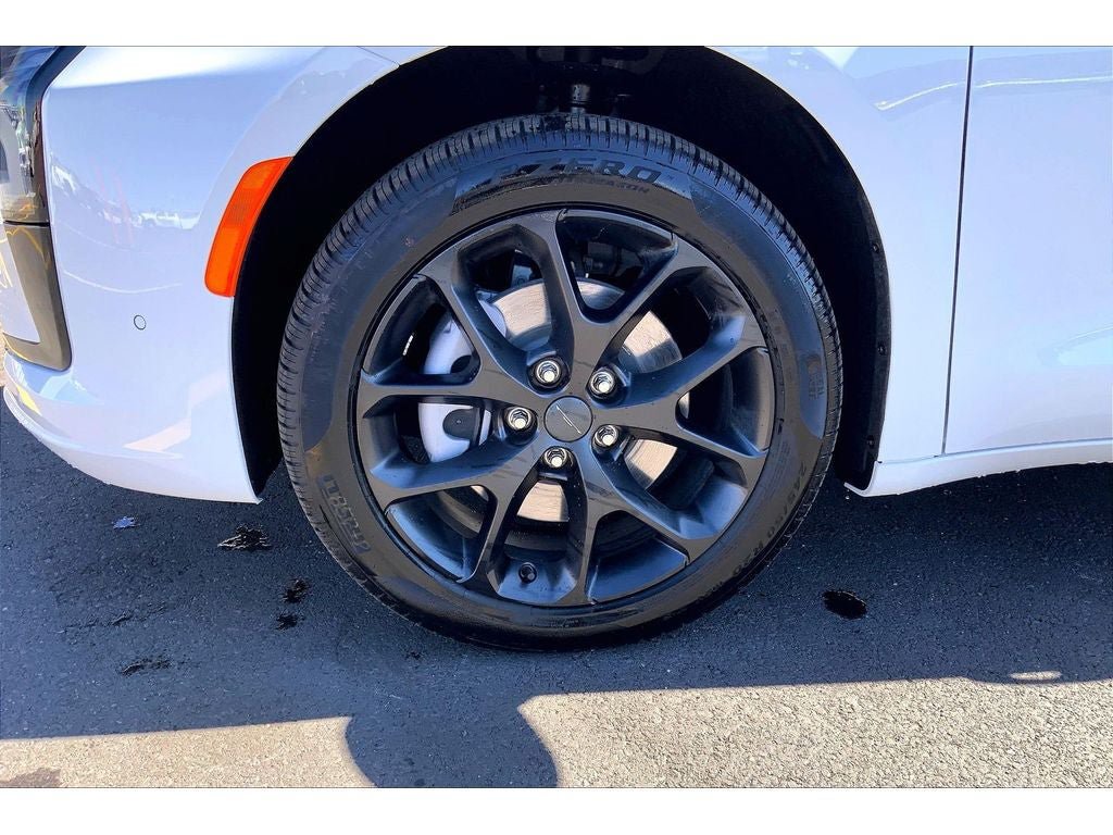 New 2027 Chrysler Pacifica Limited AWD/4WD image 13