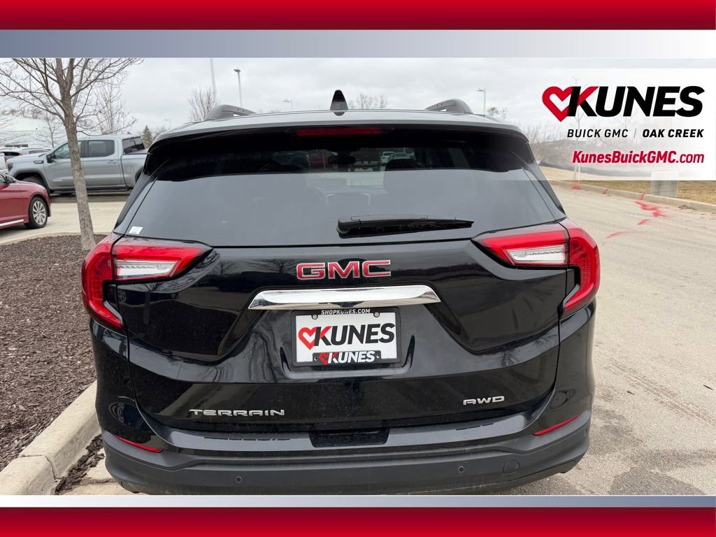 Used 2022 GMC Terrain SLE w/ Driver Convenience Package image 5