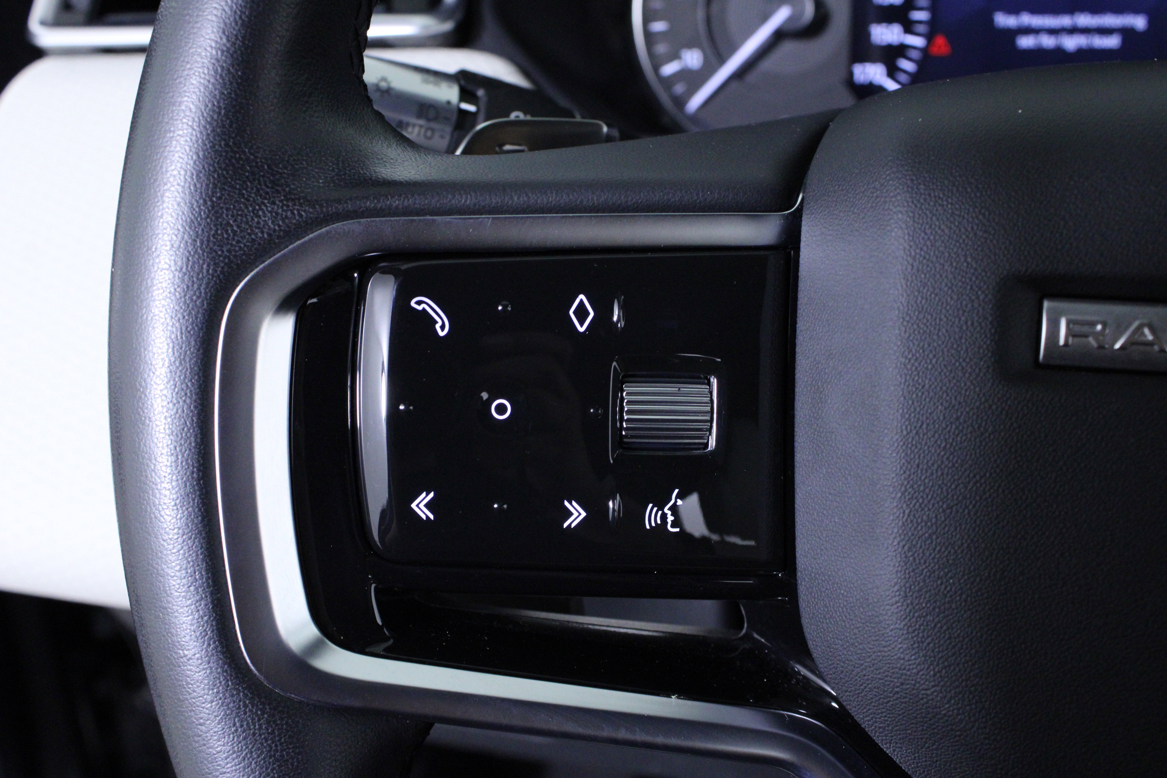 Used 2023 Land Rover Range Rover Velar R-Dynamic S AWD/4WD image 23