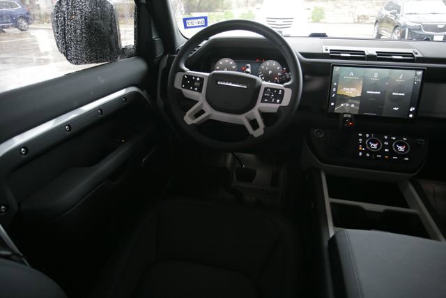 Used 2025 Land Rover Defender 110 X-Dynamic SE image 28
