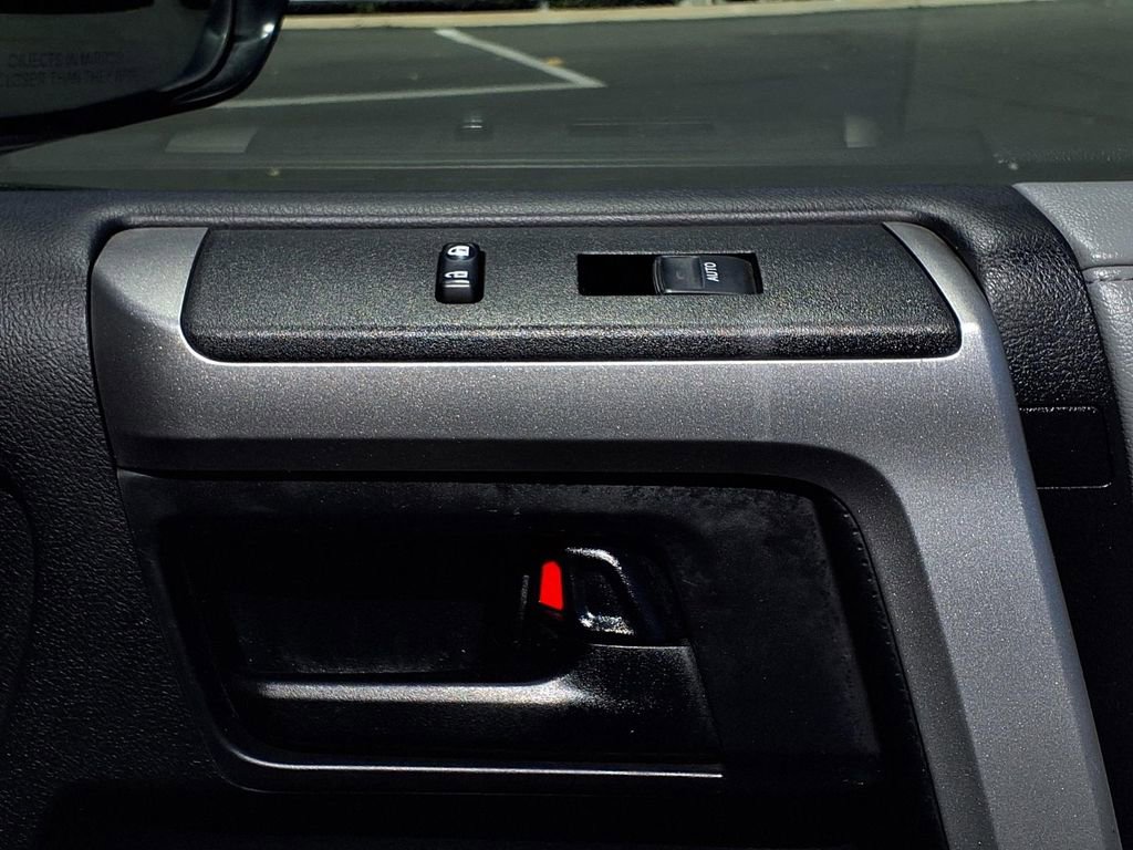 Used 2011 Toyota 4Runner SR5 w/ Convenience Pkg image 23