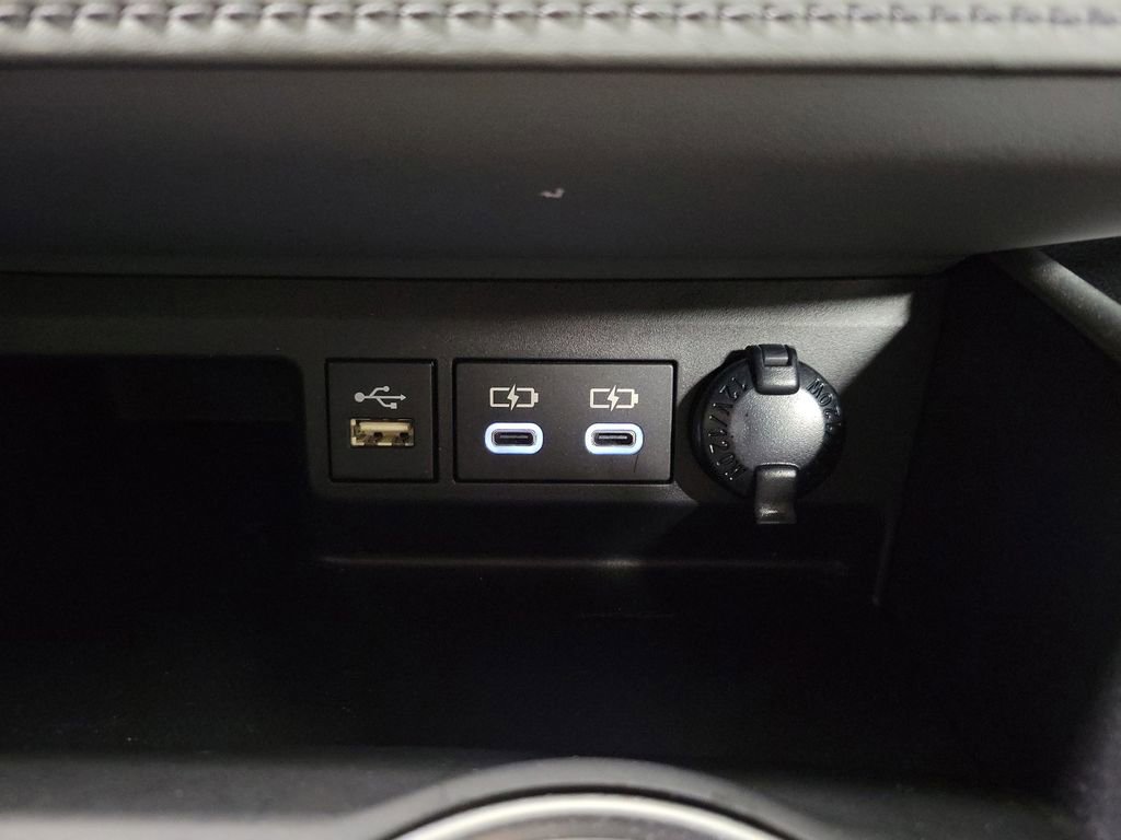 Used 2023 Toyota Highlander L FWD image 17