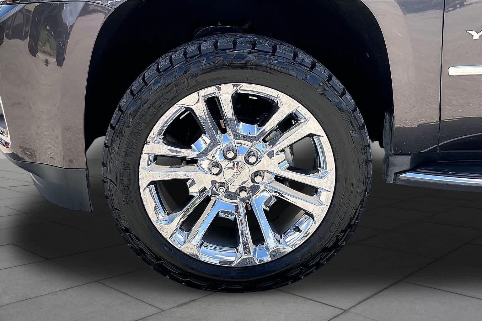 Used 2018 GMC Yukon SLT w/ Premium Edition RWD image 11