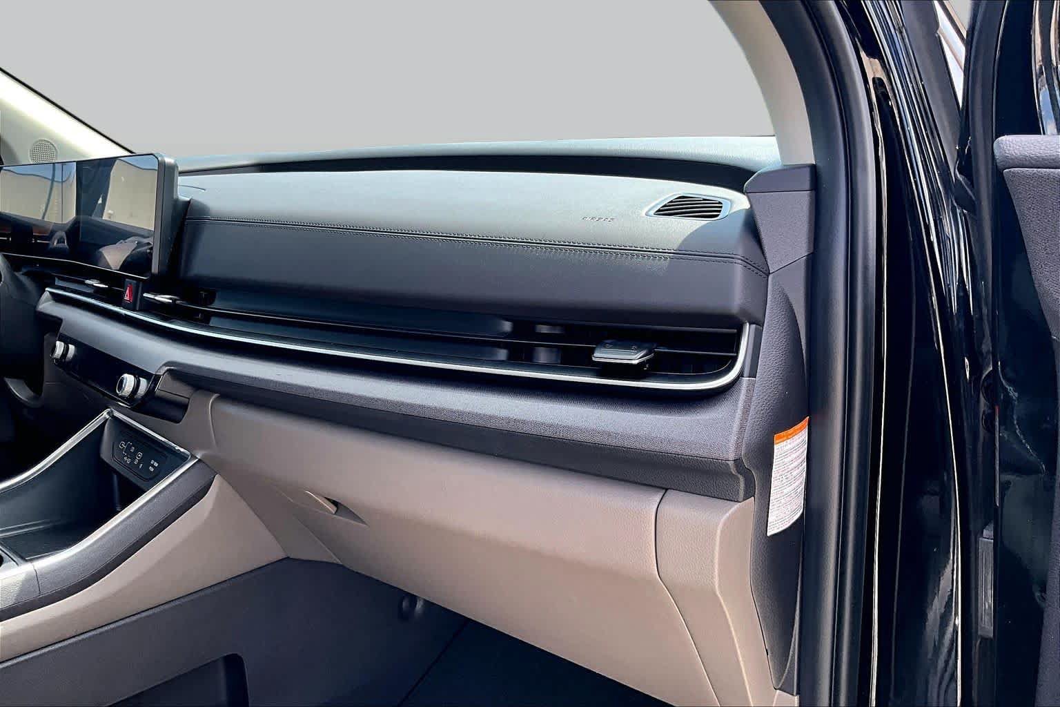 Used 2026 Kia Carnival EX FWD image 17
