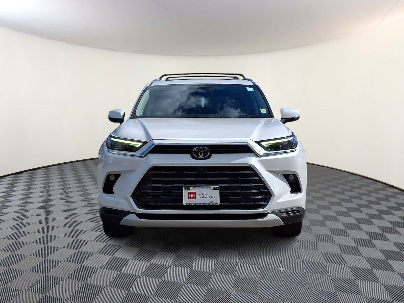 Certified 2024 Toyota Grand Highlander AWD image 3