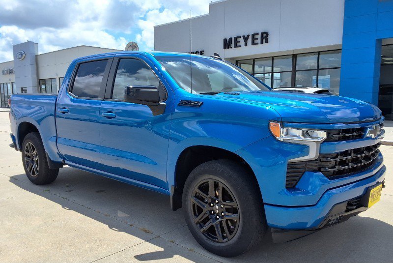 Used 2023 Chevrolet Silverado 1500 RST w/ Convenience Package II AWD/4WD image 2