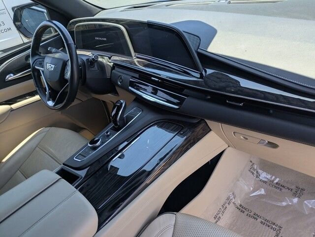 Used 2021 Cadillac Escalade Premium Luxury image 39