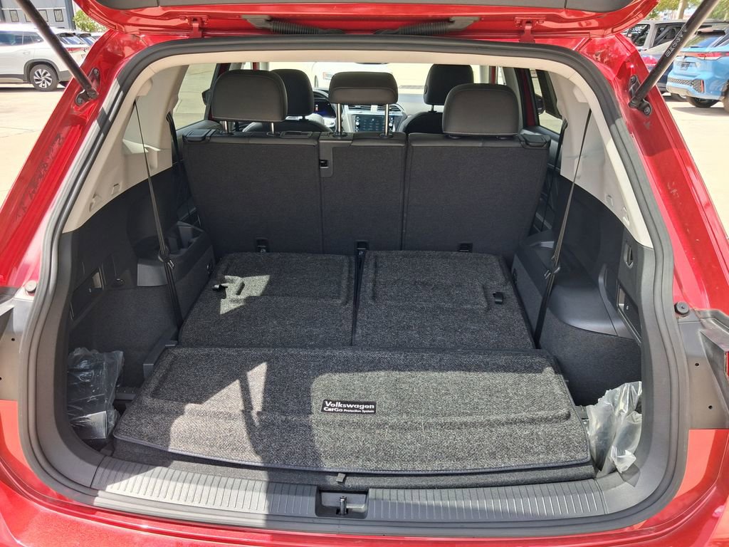 Used 2023 Volkswagen Tiguan SE w/ Panoramic Sunroof Package FWD image 37