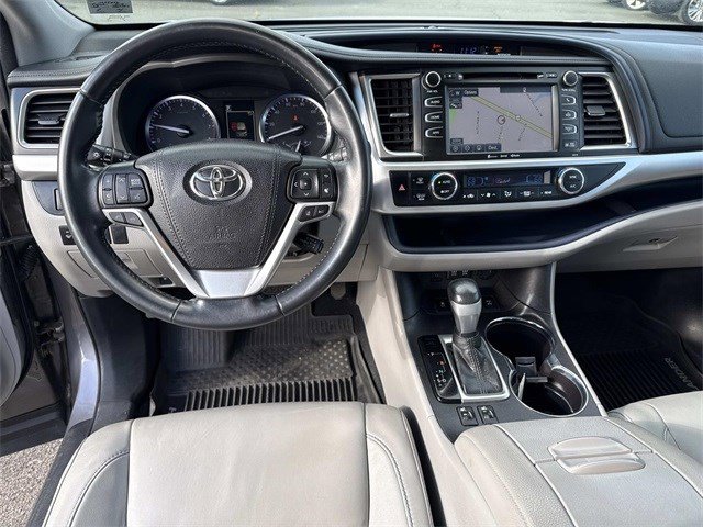 Used 2018 Toyota Highlander XLE image 18