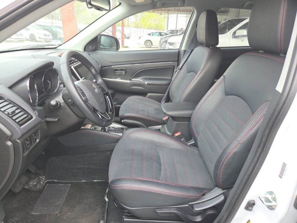 Used 2025 Mitsubishi Outlander Sport SE image 5