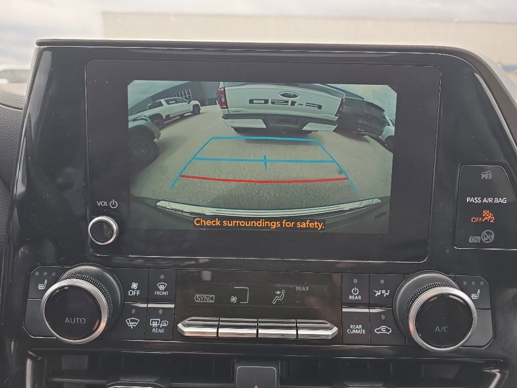 Used 2024 Toyota Highlander XLE AWD/4WD image 25