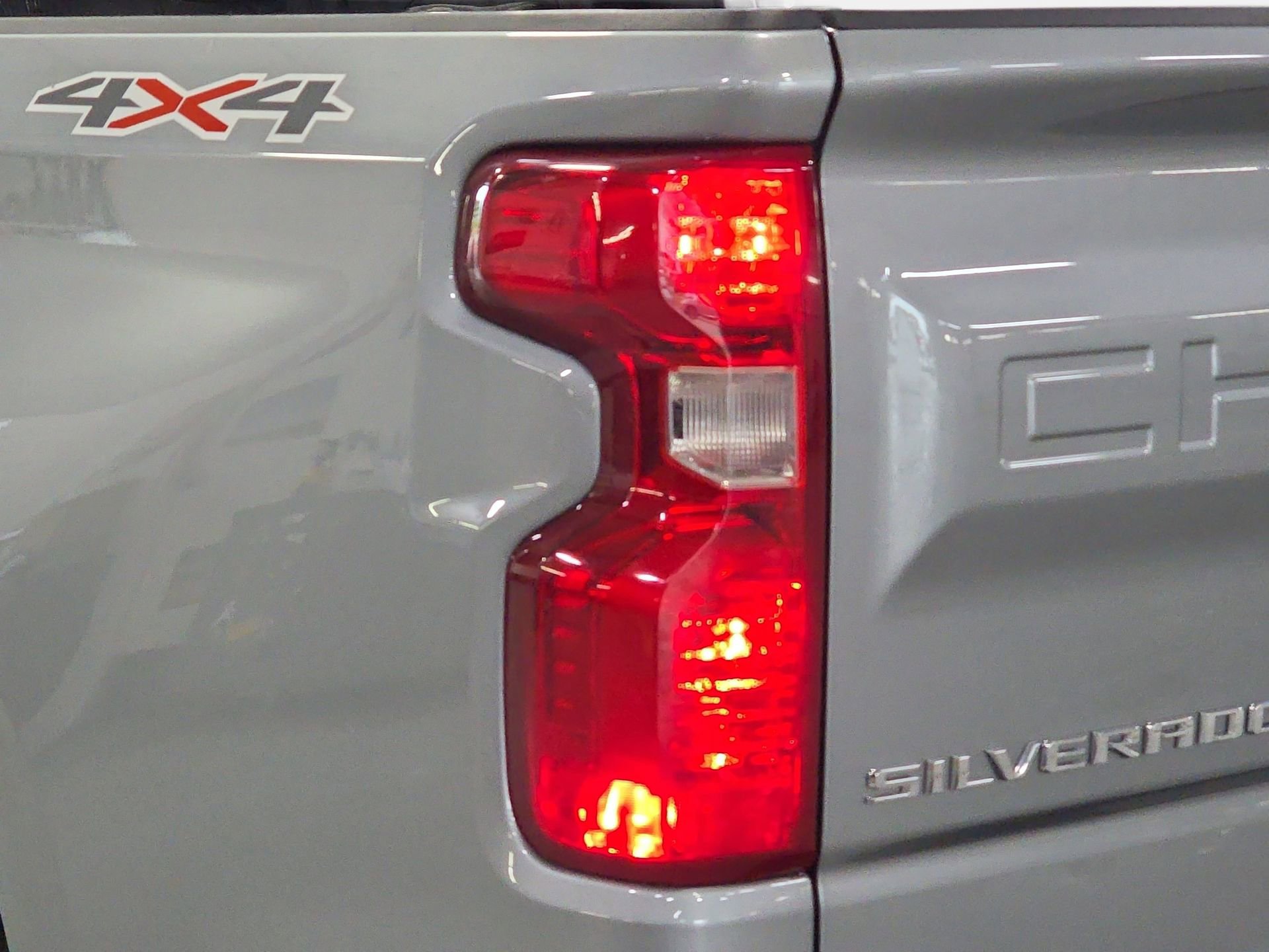 Used 2025 Chevrolet Silverado 1500 LT AWD/4WD image 31