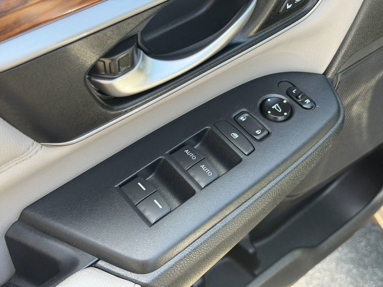 Used 2017 Honda CR-V EX-L image 24