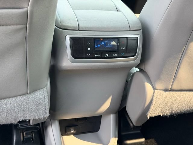 Used 2015 Toyota Highlander XLE AWD/4WD image 18