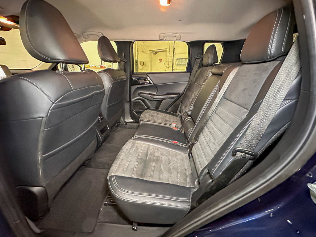 Used 2024 Mitsubishi Outlander AWD image 30