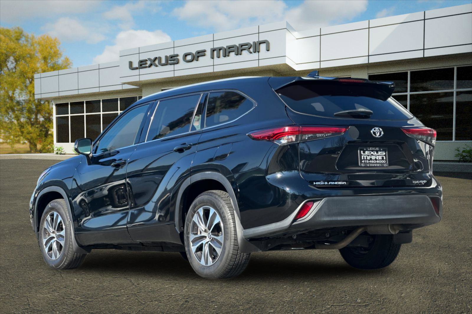 Used 2022 Toyota Highlander XLE image 3