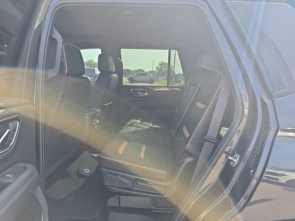 Used 2024 GMC Yukon AT4 w/ Technology Package AWD/4WD image 19