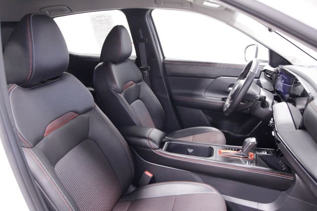 Used 2025 Nissan Kicks SR image 13