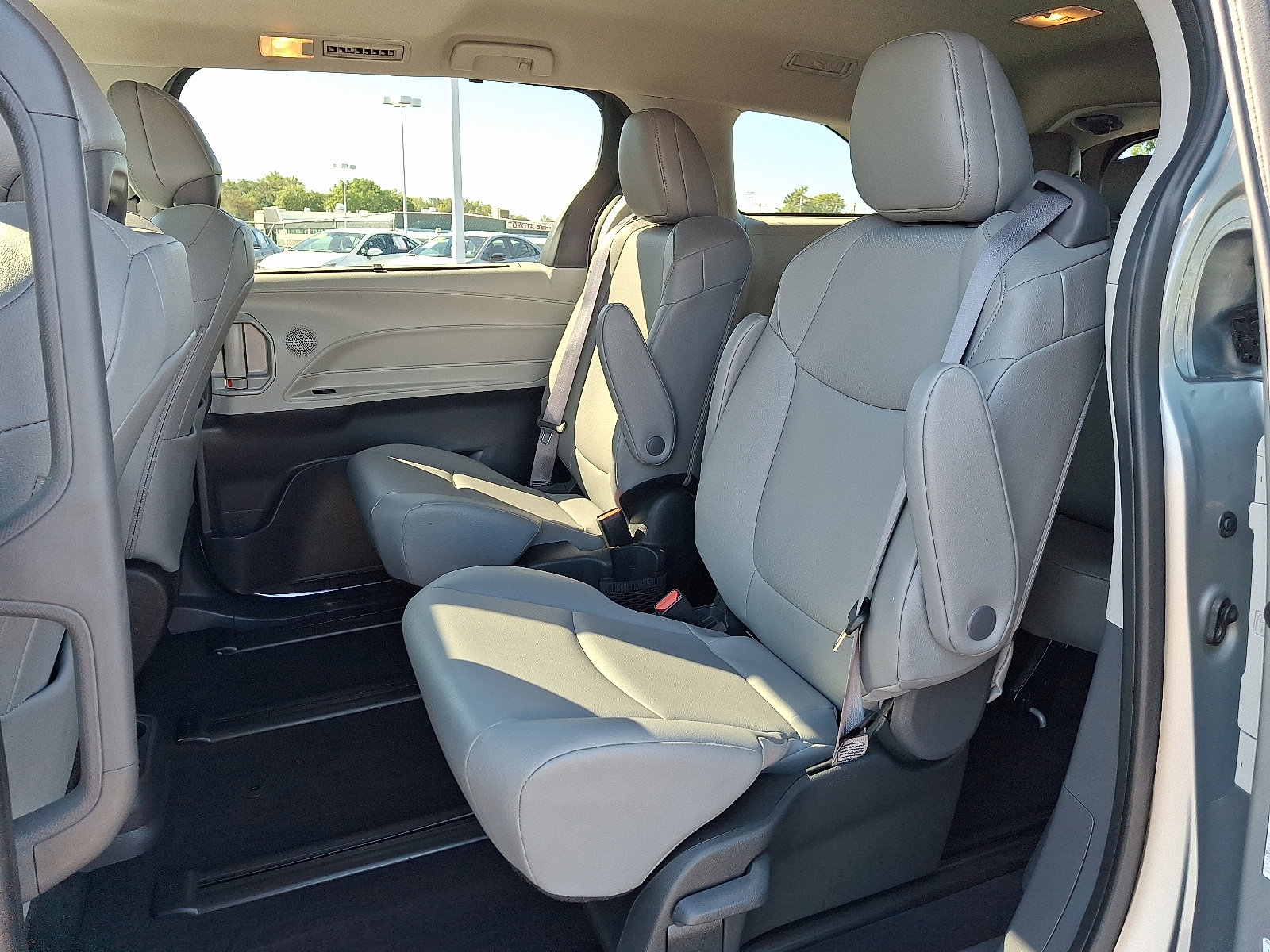 Certified 2024 Toyota Sienna XLE image 11