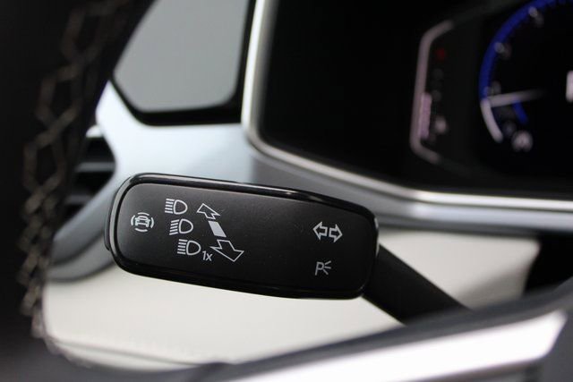 New 2025 Volkswagen Taos SEL image 10