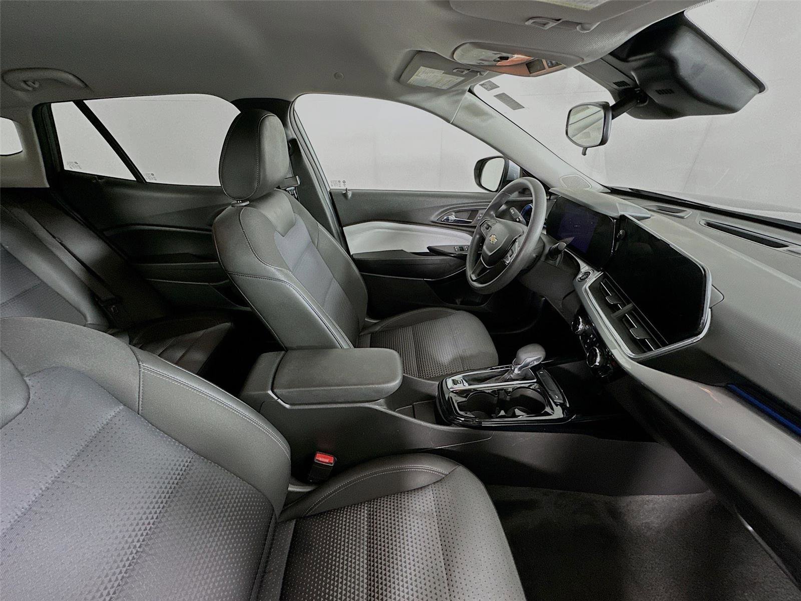 Used 2024 Chevrolet Trax LT FWD image 26