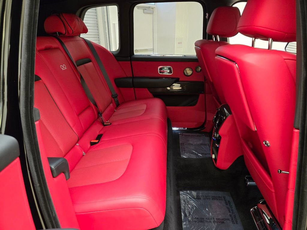 Certified 2022 Rolls-Royce Cullinan Black Badge w/ Dark Exterior Package image 23