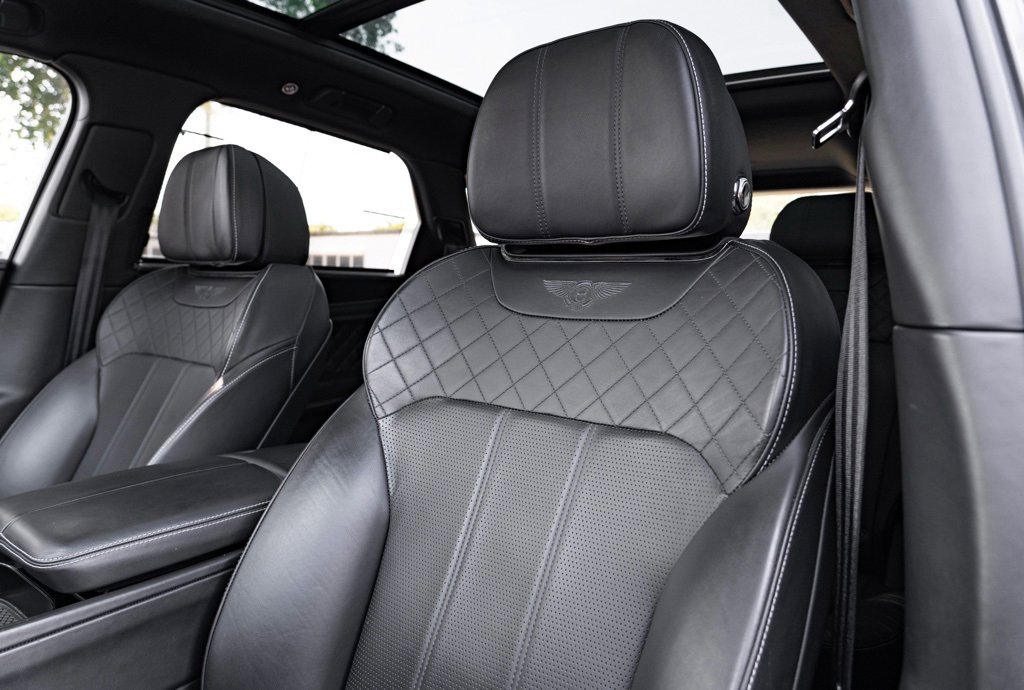 Used 2018 Bentley Bentayga image 3