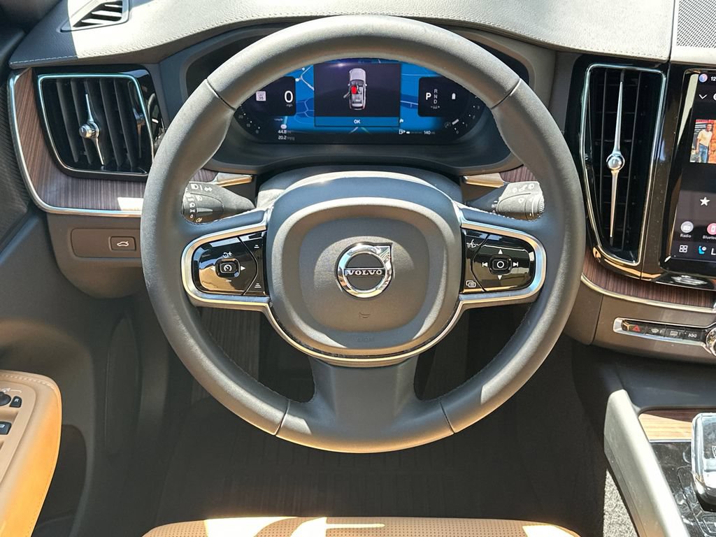 Used 2024 Volvo XC60 B5 Ultimate w/ Protection Package Premier AWD/4WD image 25