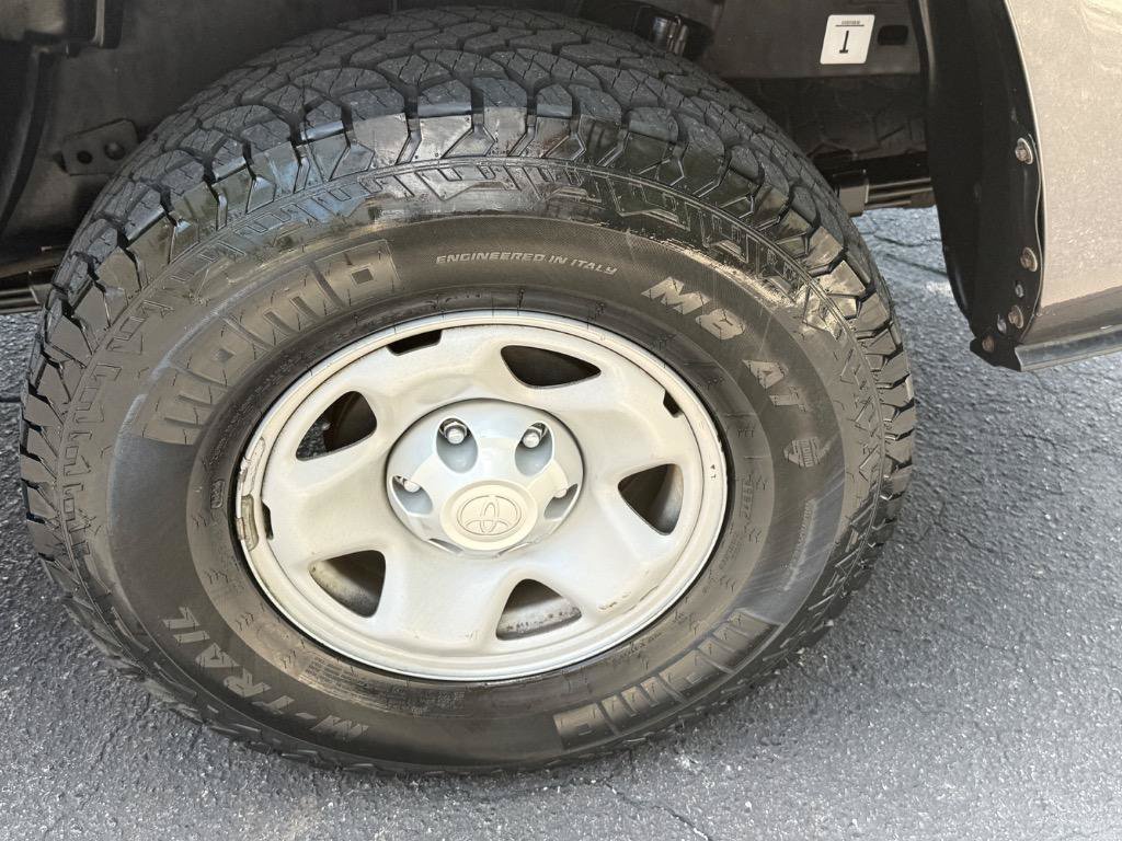 Used 2017 Toyota Tacoma SR RWD image 8