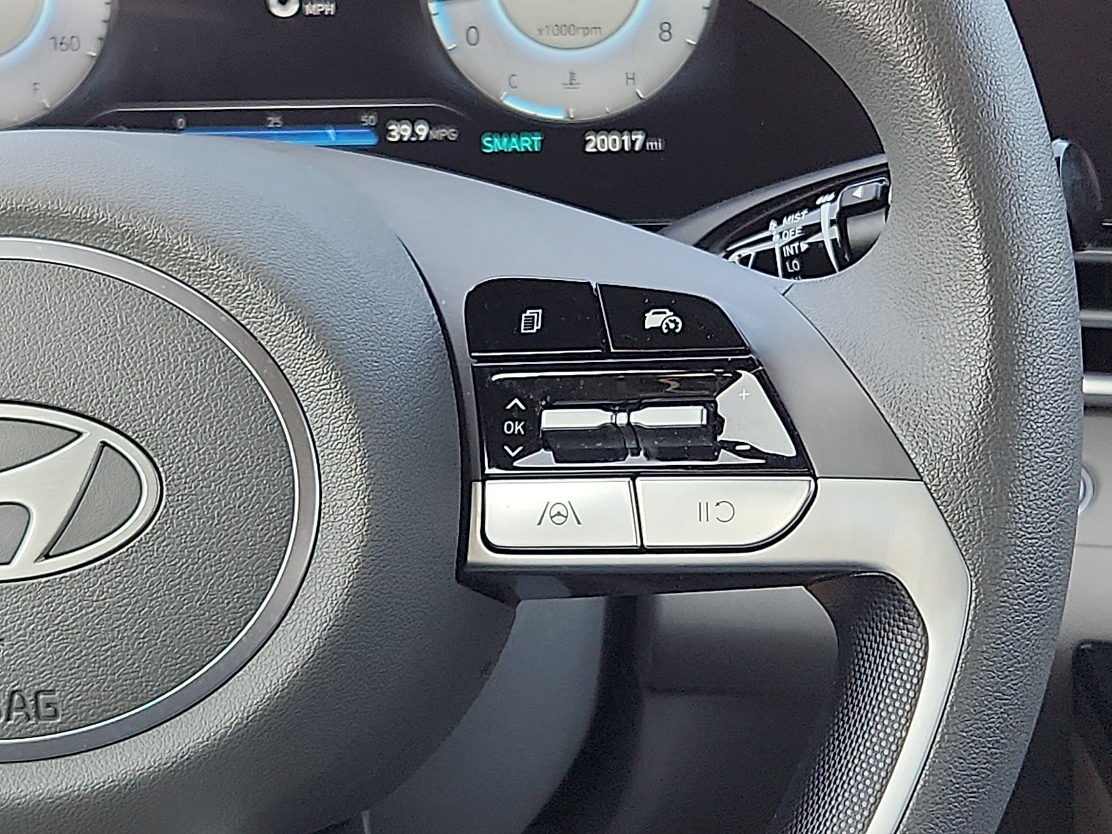 Certified 2024 Hyundai Elantra SEL FWD image 16