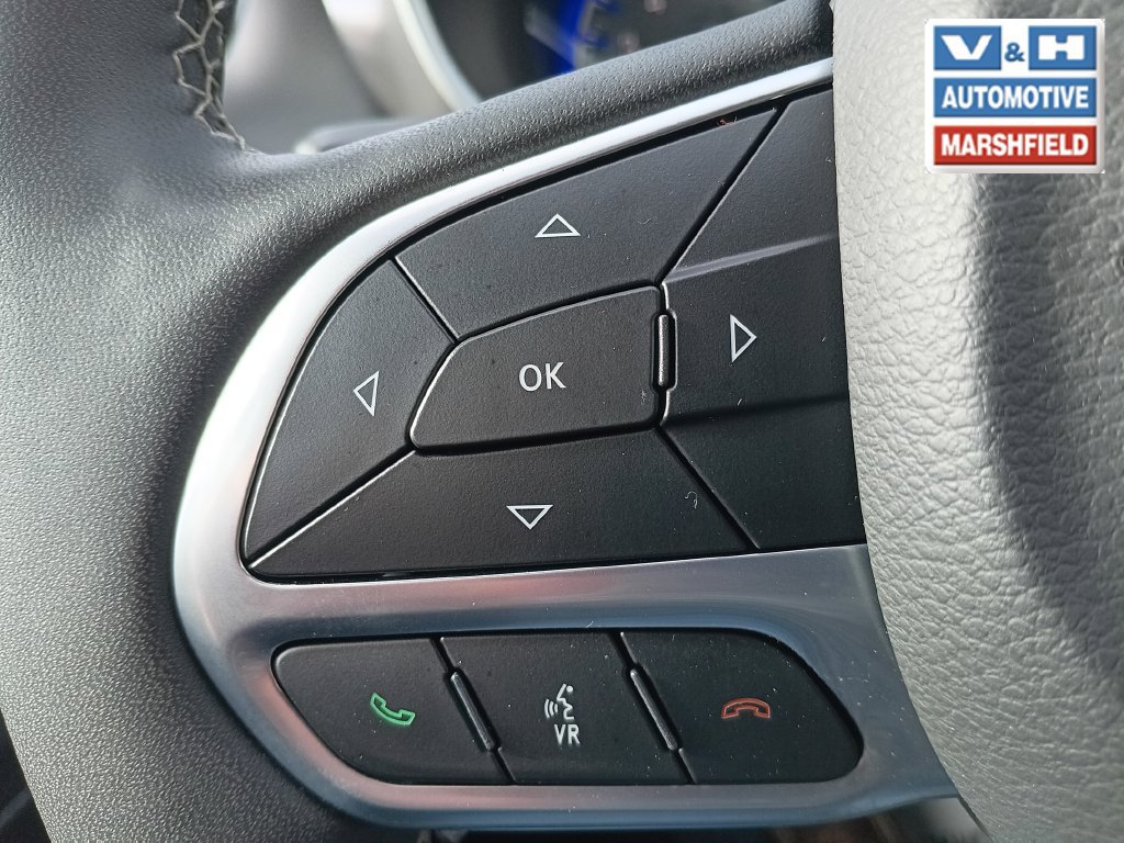Used 2025 Chrysler Pacifica Select FWD image 6