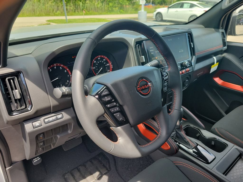 Used 2025 Nissan Frontier Pro-X RWD image 10