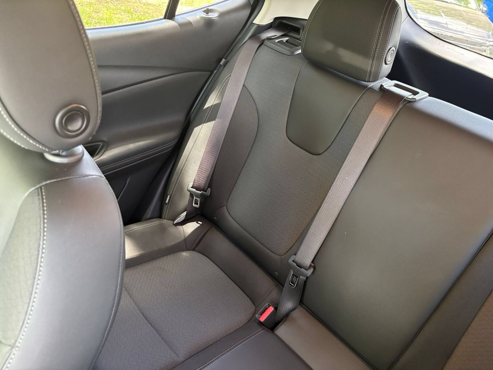 Used 2025 Buick Encore GX Preferred AWD/4WD image 37