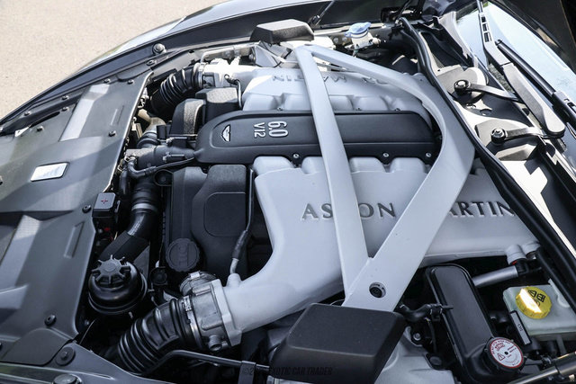 Used 2015 Aston Martin Vanquish Coupe RWD image 19