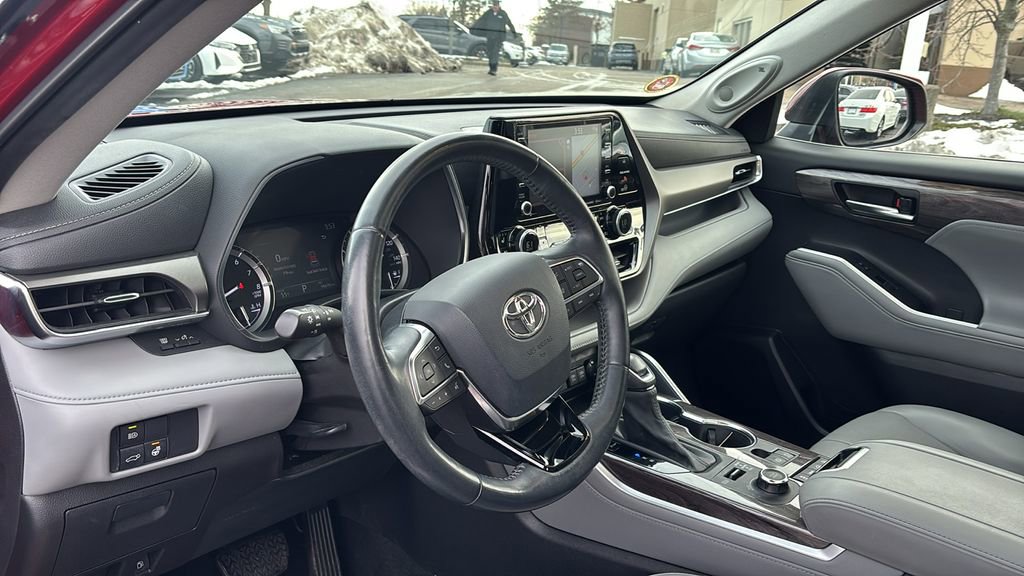 Used 2020 Toyota Highlander Limited image 23