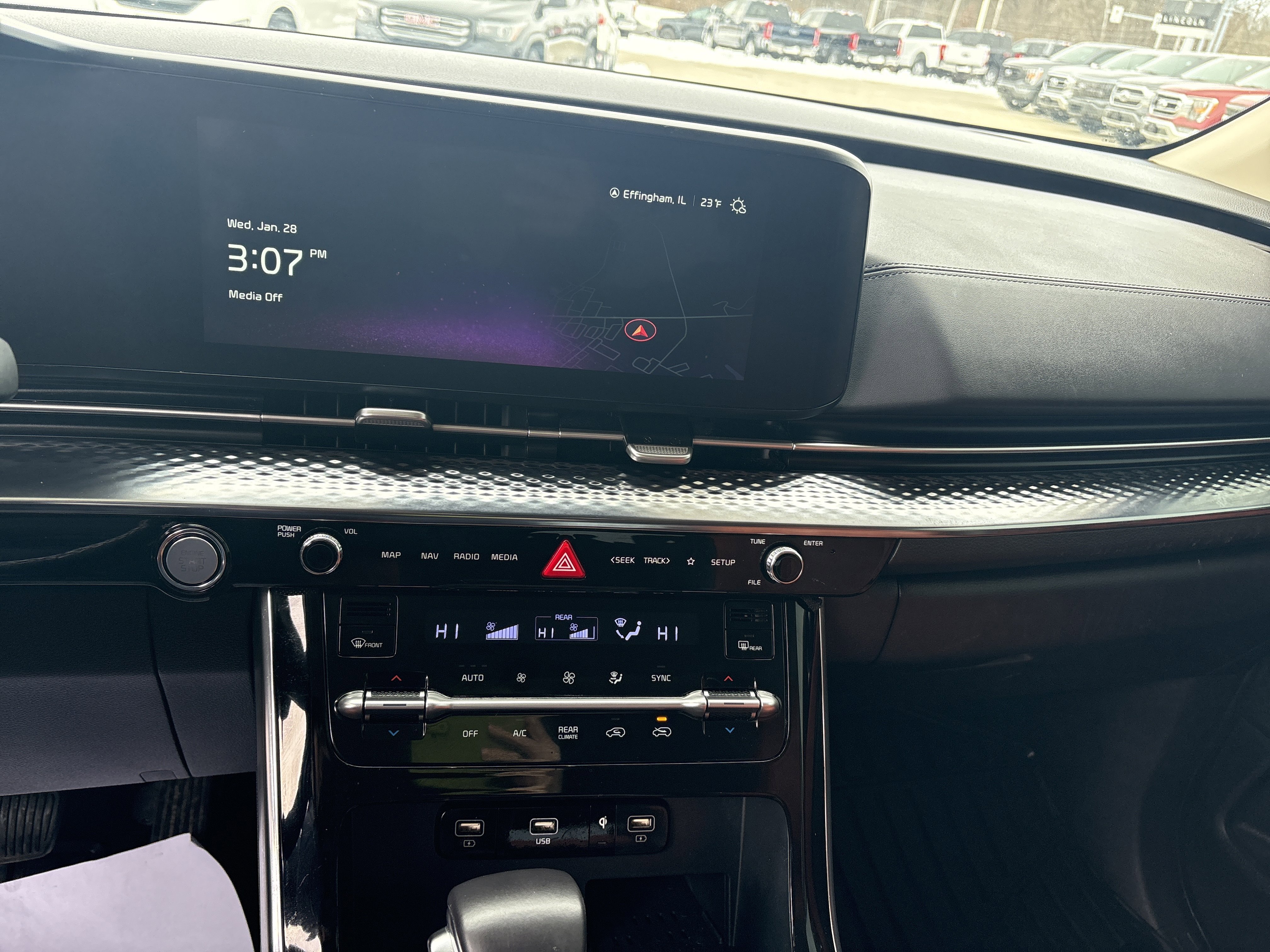 Used 2024 Kia Carnival SX Prestige image 16