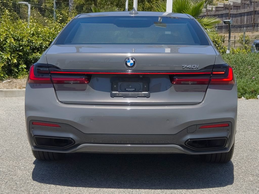 Used 2022 BMW 740i w/ M Sport Package RWD image 27