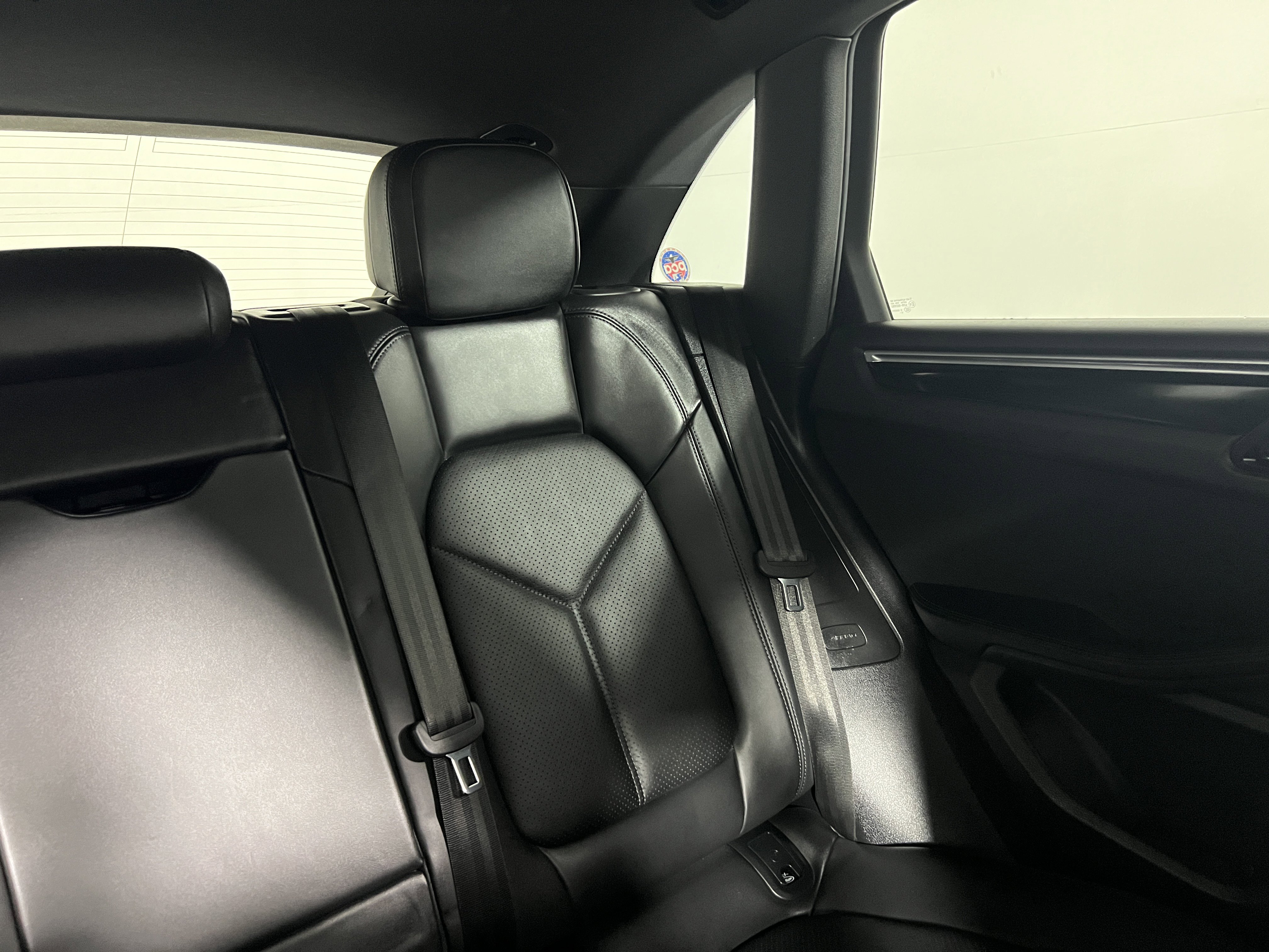 Certified 2019 Porsche Macan AWD/4WD image 17