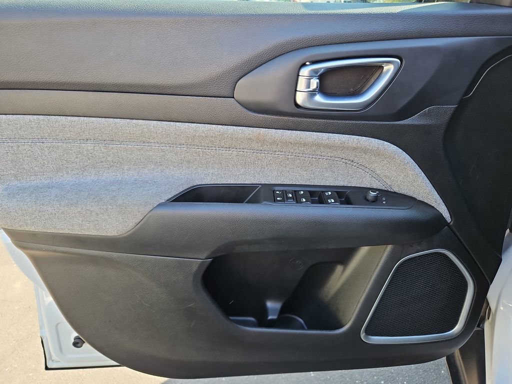 Used 2024 Jeep Compass Latitude image 23